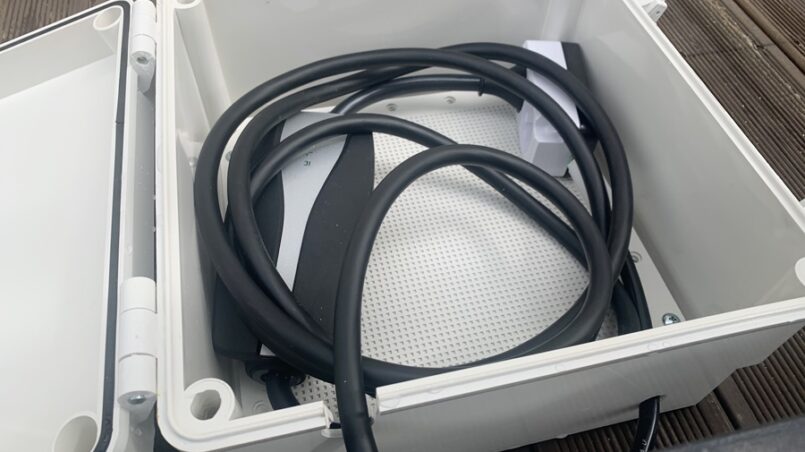 테슬라 모델3 충전기 - 모바일 커넥터 박스 1